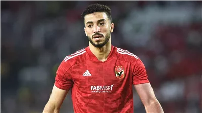 محمد عبد المنعم يلمح إلى الرحيل عن القلعة الحمراء