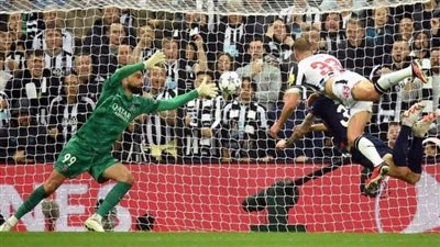 دوري أبطال أوروبا، نيوكاسل يتقدم على باريس سان جيرمان في الشوط الأول 