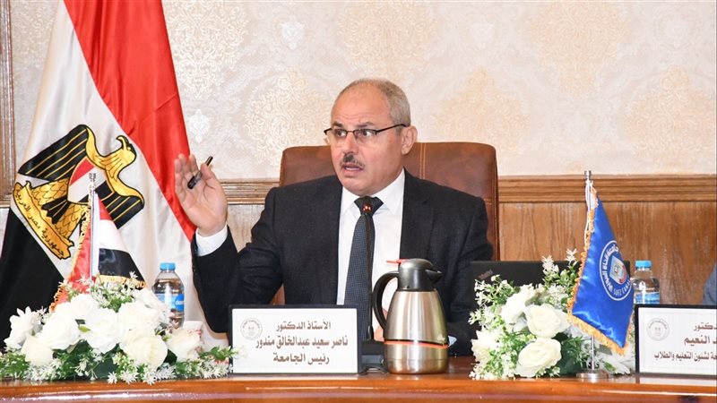 الدكتور ناصر مندور