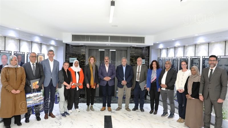 محافظ أسوان ووفد
