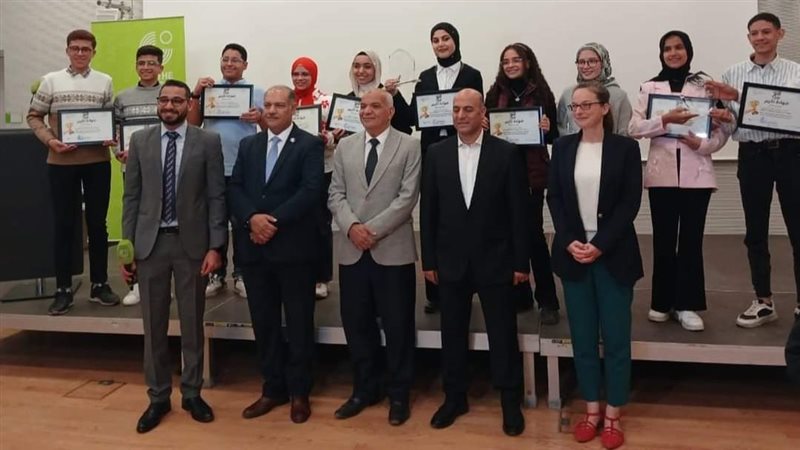 الفائزين في مسابقة