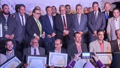 تخريج الدفعة الأولى من مدرسة خضير البورسعيدي لفنون الخط العربي (صور)
