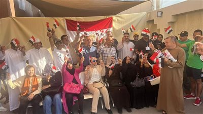 ثاني أيام تصويت المصريين بالخارج، طوابير على الانتخابات الرئاسية في الكويت.. الثلج يحاوط سفارة مصر بالسويد.. وإقبال كثيف بقطر.. وصور تذكارية للأطفال بالجزائر