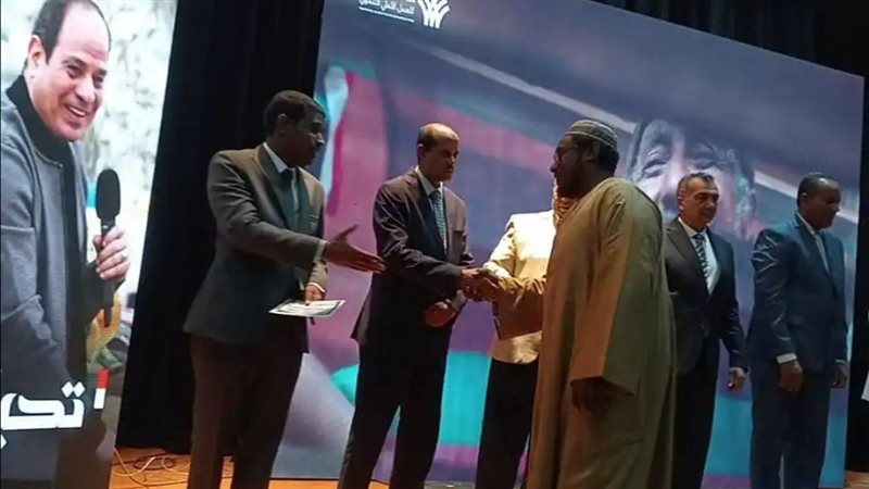 تسليم المشروعات بمبادرة
