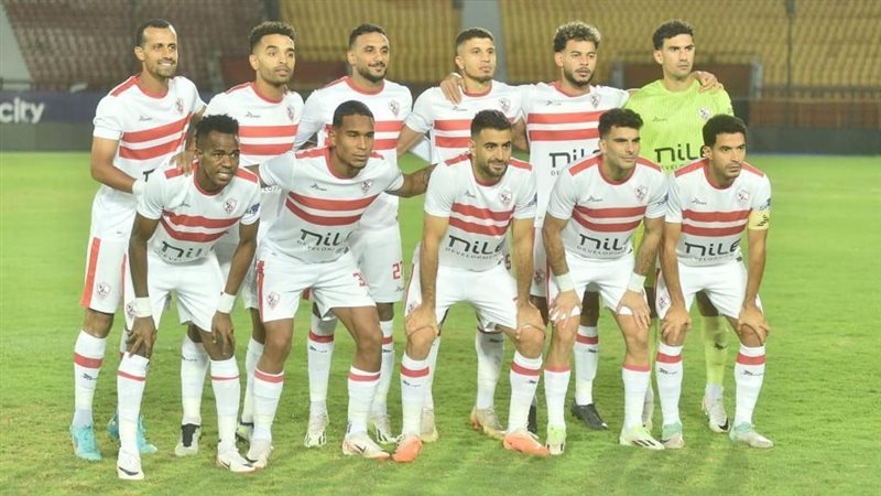 فريق الكرة بنادي