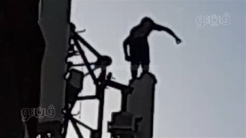 شاب يحاول الانتحار
