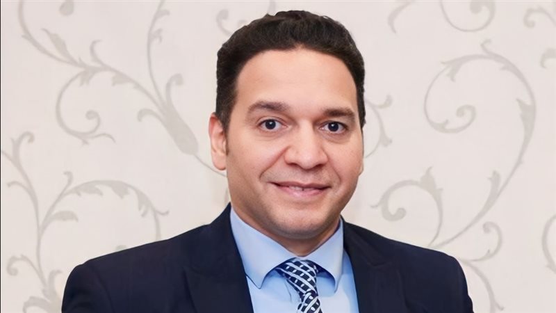الدكتور على عبد العزيز،