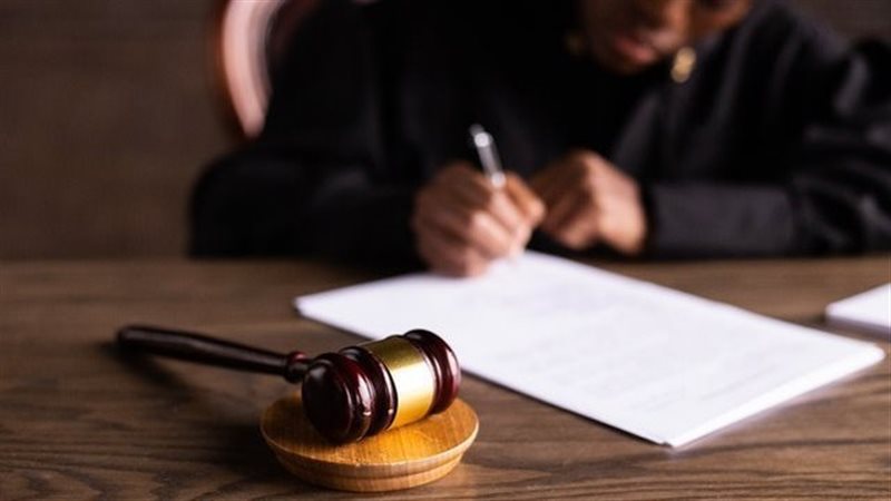 التحقيق في بلاغ استاذة