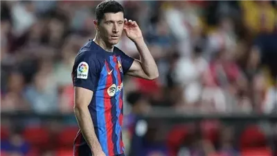 نجم برشلونة يسخر من إلغاء هدف ليفاندوفسكي أمام ريال سوسيداد