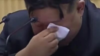 مشهد نادر للرجل الصلب، لماذا دخل زعيم كوريا فى نوبة بكاء (فيديو)