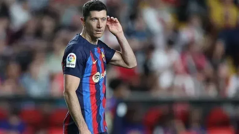 نجم برشلونة يسخر