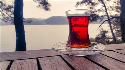 طبيبة تحذر من تناول كوب شاي بعد الطعام لهذا السبب 