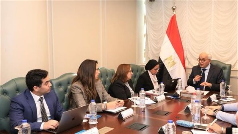 وزير التعليم، فيتو