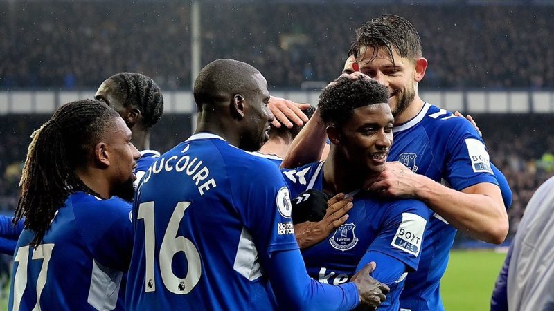 إيفرتون، فيتو