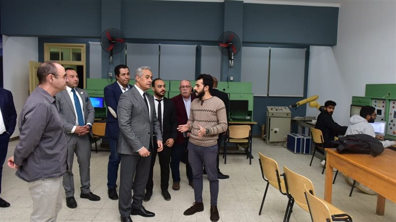 حسن شحاتة وزير العمل،