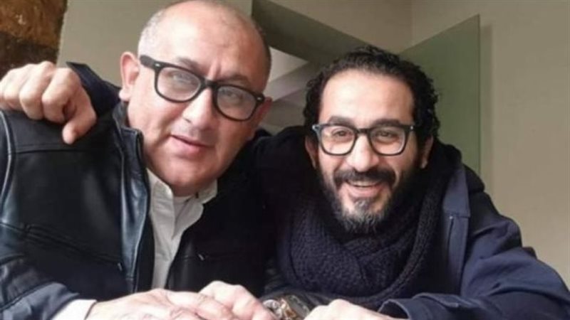أحمد حلمي وشقيقه،