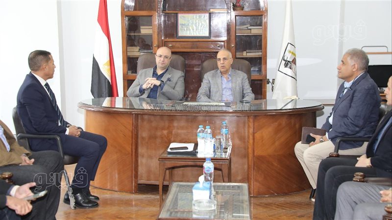 محافظ بني سويف ووزير