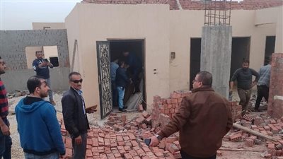 إزالة فورية لعدد من مخالفات البناء بالقاهرة الجديدة 
