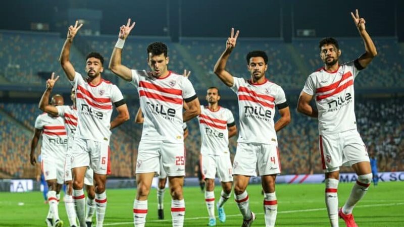 فريق الكرة بنادي