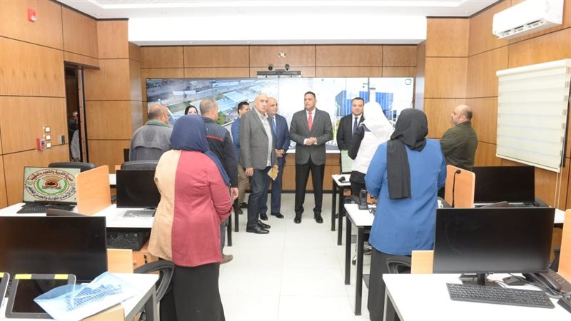 الدكتور ايمن مختار