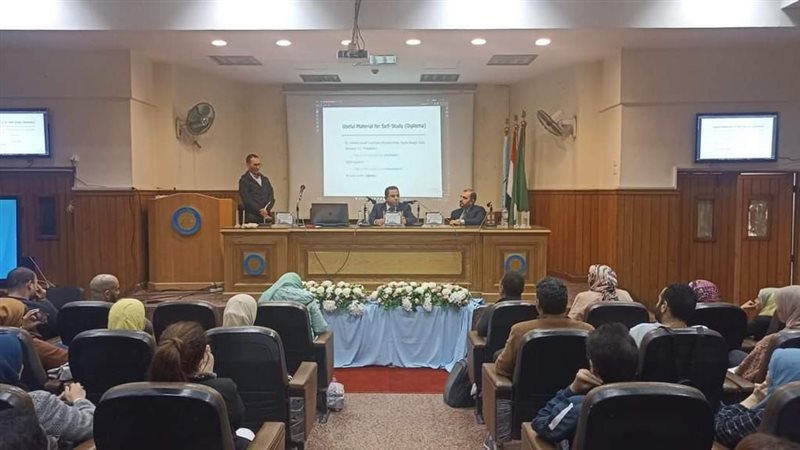 ندوات جامعة القاهرة