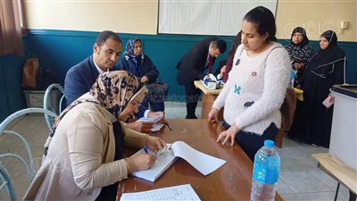 فتح اللجان أمام الناخبين للإدلاء بأصواتهم (فيديو وصور)