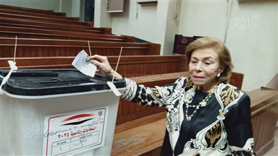 ميرفت التلاوي تدلي بصوتها في انتخابات الرئاسة (فيديو وصور) 