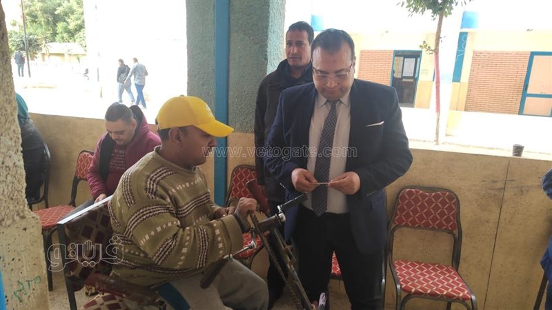  قاضٍ يخرج من لجنته