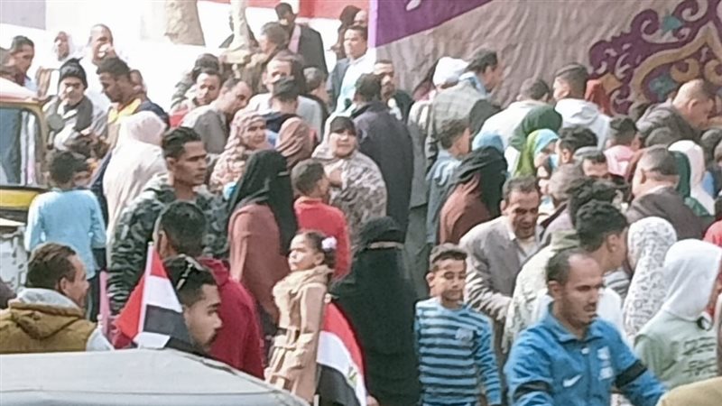 اقبال كثيف من الطلاب