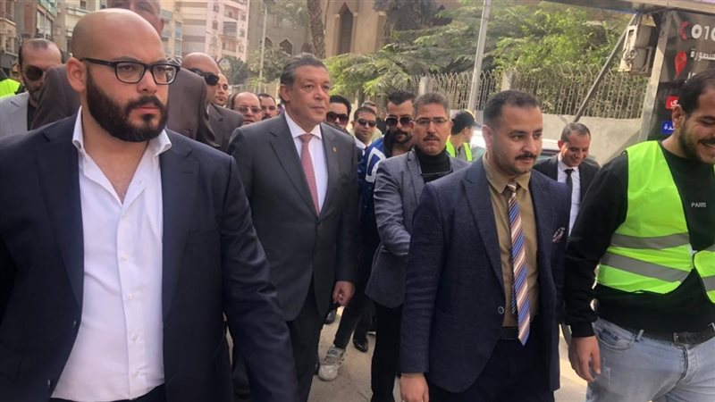 حازم عمر يتفقد اللجان