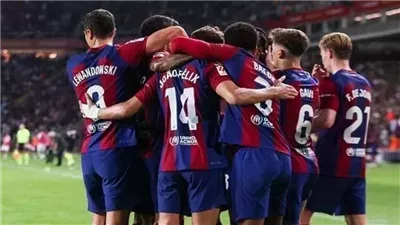 برشلونة يفوز على ألميريا 3-2 في مباراة مثيرة بالدوري الإسباني