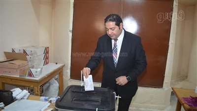 انتخابات الرئاسة، نائب محافظ بني سويف يدلي بصوته بلجنة الوافدين (صور)