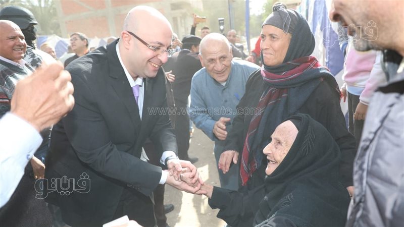 محافظ بني سويف يصطحب