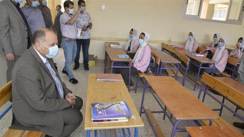 محافظ أسيوط في إحدى