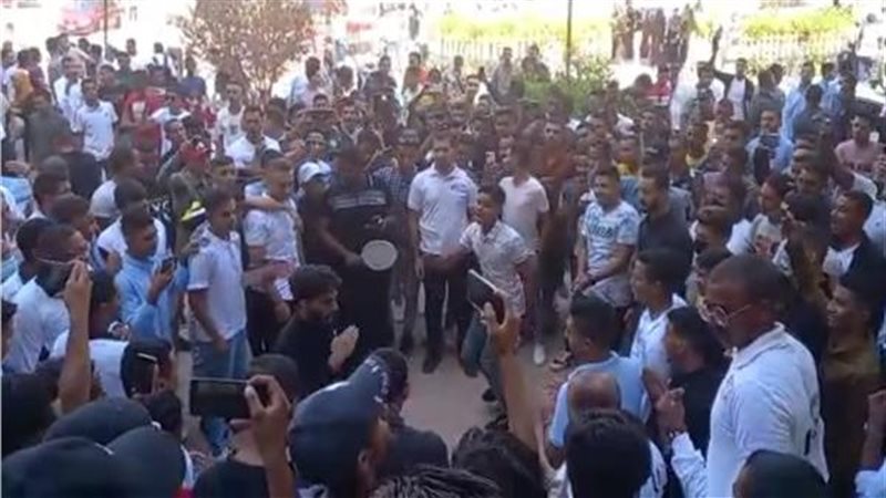 رقص الطلاب بجامعة