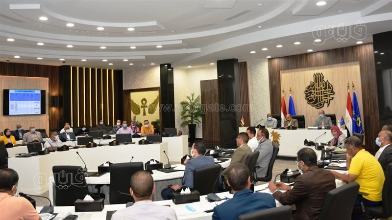 اجتماع محافظ أسوان