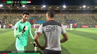 كلمة اتقالت وحرفوها.. وكيل الشناوي يسرد حديثه مع الحضري أثناء التبديل|فيديو