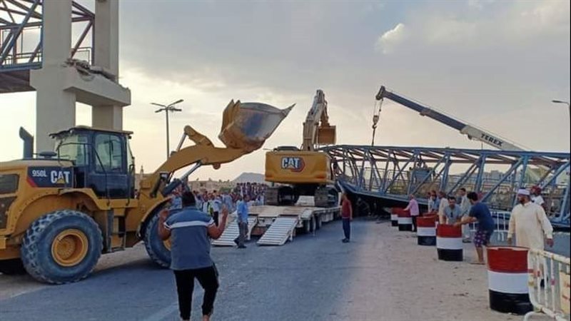 سقوط كوبري للمشاة