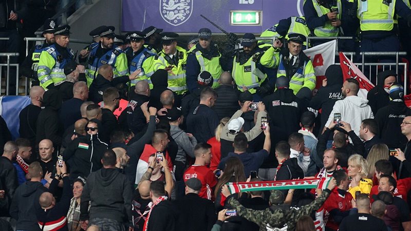 شغب في مباراة إنجلترا