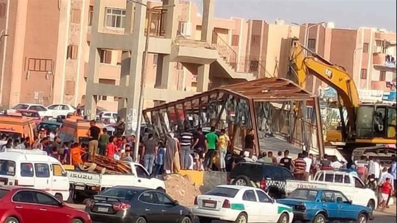 سقوط كوبري للمشاة