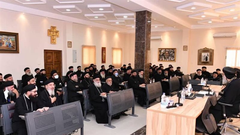 البابا تواضروس وكهنة