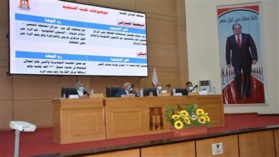 محافظ الوادي الجديد يبحث الاستعداد للملتقى التسويقي الأول للتمور المصرية