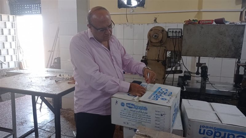 وكيل الوزارة أثناء