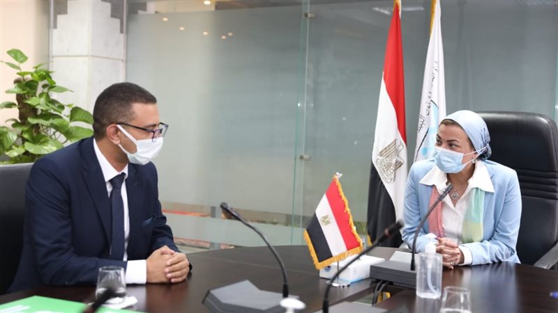 وزيرة البيئة والمغامر