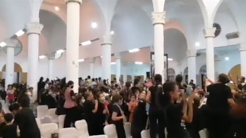 نساء نقادة في انتظار