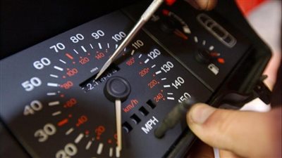 طرق كشف التلاعب في عداد المسافة التي قطعتها سيّارتك