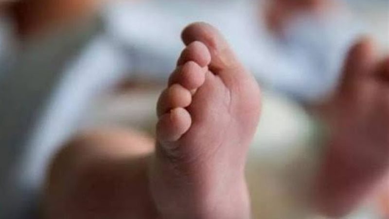 طفل حديث الولادة