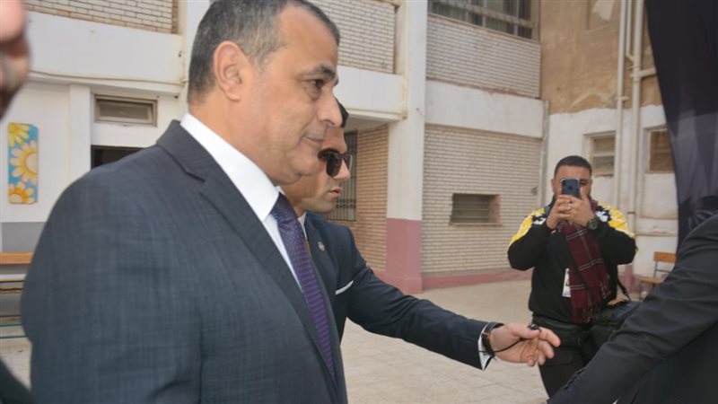 وزير الإنتاج الحربي،
