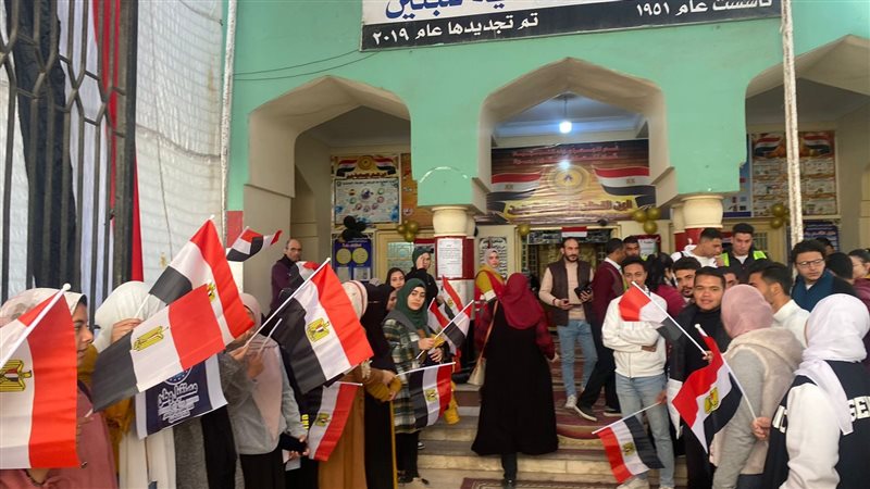 من أمام لجنة مدرسة