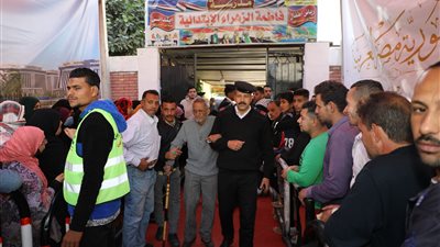 مسيرة للعاملين بمعهد التعاون لحث المواطنين على المشاركة في الانتخابات الرئاسية (صور)